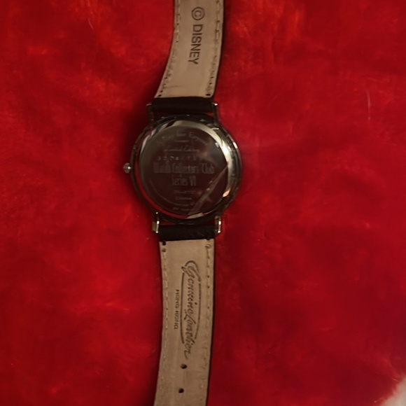 Winnie the Pooh watch main image 4
